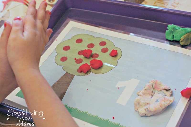 apple-playdough-mat