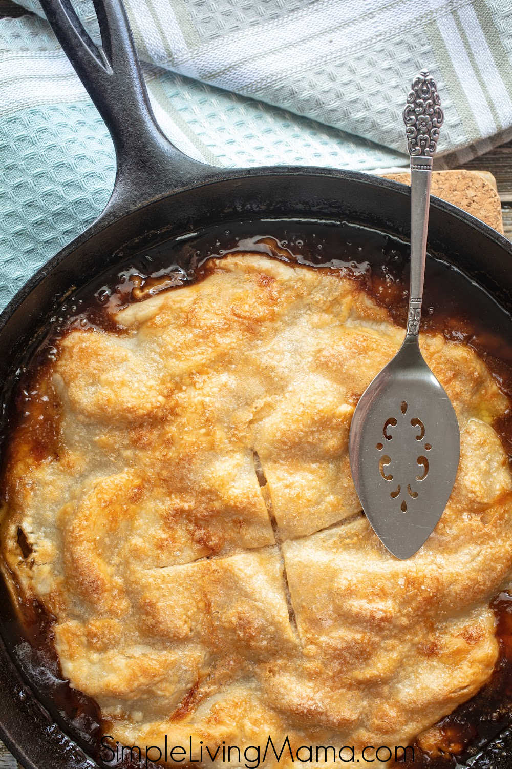Easy Apple Pie Recipe in a Cast Iron Skillet - Simple Living Mama