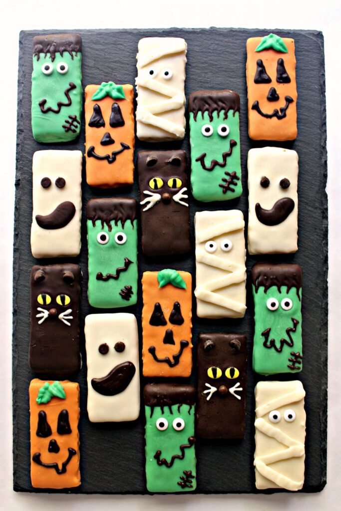 Spooky Halloween Graham crackers
