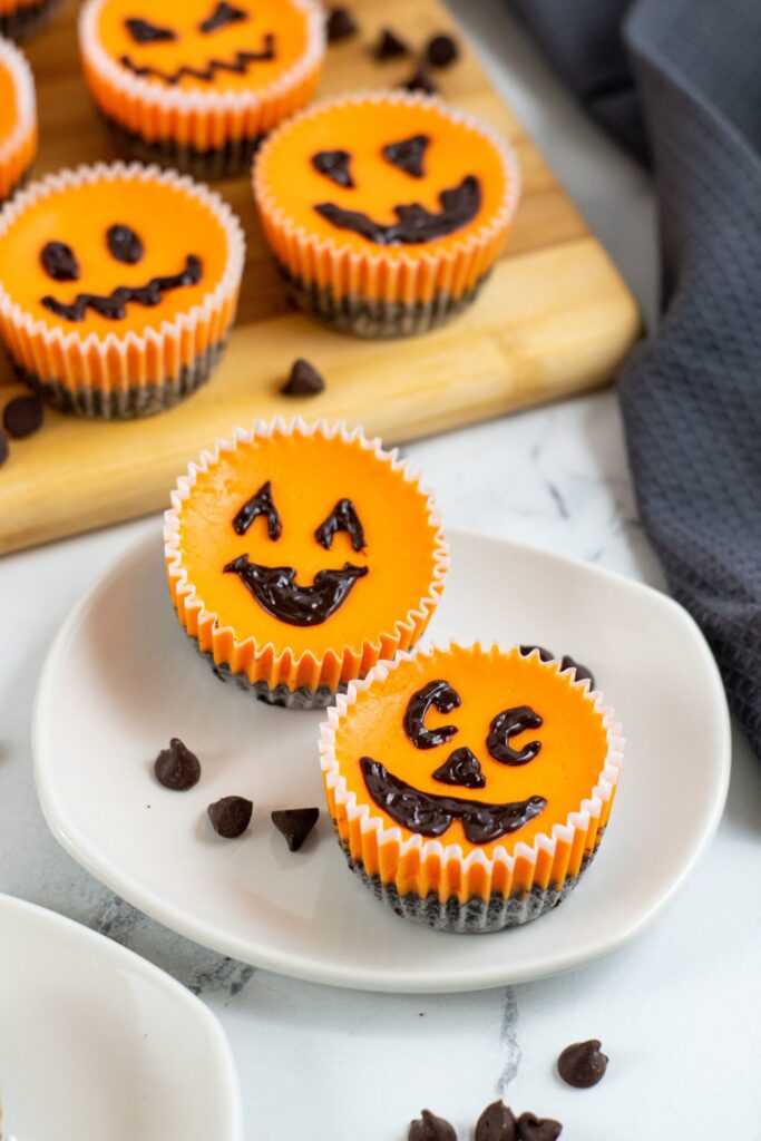 Halloween cheesecake pumpkins